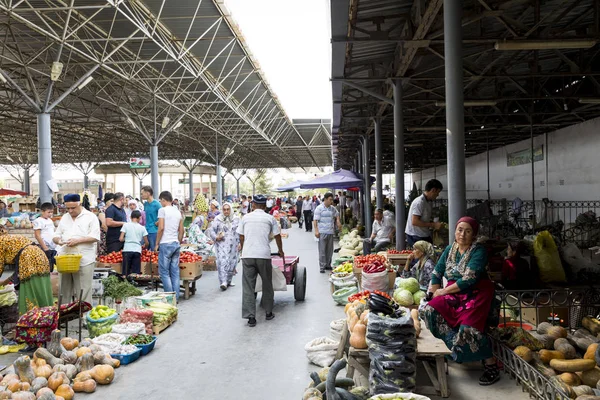 Margilan Oezbekistan Augustus 2018 Mensen Lokale Groenten Fruit Bazaar Margilan — Stockfoto