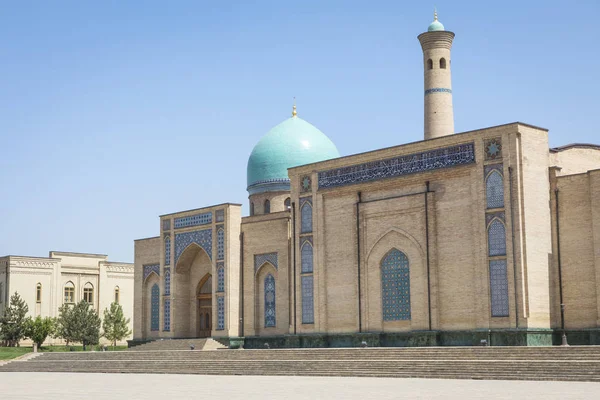Madrasah입니다 광장을 Hazrati이 타슈켄트의 종교적인 — 스톡 사진