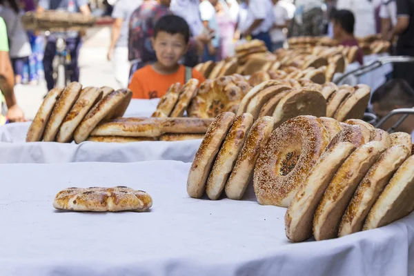 Traditionelles Usbekisches Brot Lavasch Auf Einem Lokalen Basar Ist Ein — Stockfoto