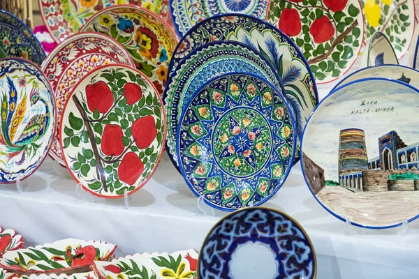 Khiva Uzbekistan August 2018 Plates Pots Street Market City Khiva — Stock Photo, Image