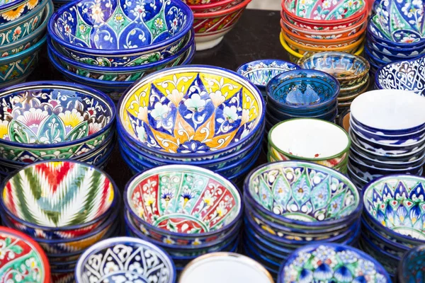 Tallrikar Och Krukor Gatumarknad Staden Buchara Uzbekistan Traditional Souvenir — Stockfoto