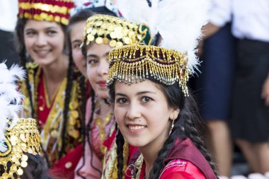 Hiva, Özbekistan - 26 Ağustos 2018: halk dansçılar gerçekleştirir yerel festivaller, geleneksel dans.
