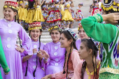 Hiva, Özbekistan - 26 Ağustos 2018: halk dansçılar gerçekleştirir yerel festivaller, geleneksel dans.