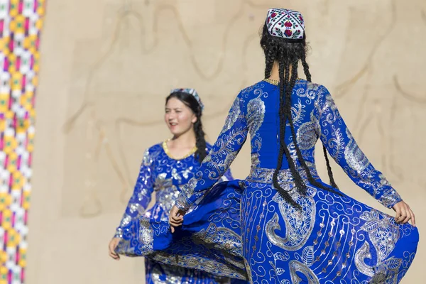 Khiva Uzbekistán Agosto 2018 Bailarines Folclóricos Realizan Danza Tradicional Festivales —  Fotos de Stock