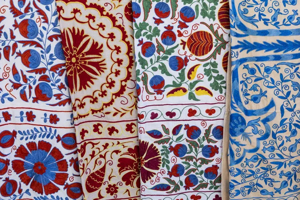 Buchara Uzbekistán Září 2018 Stánky Trhu Kmenovým Textilie Barevným Vzorem — Stock fotografie