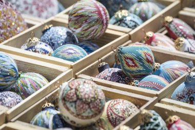 Market Özbekistan'a Noel süsleri.