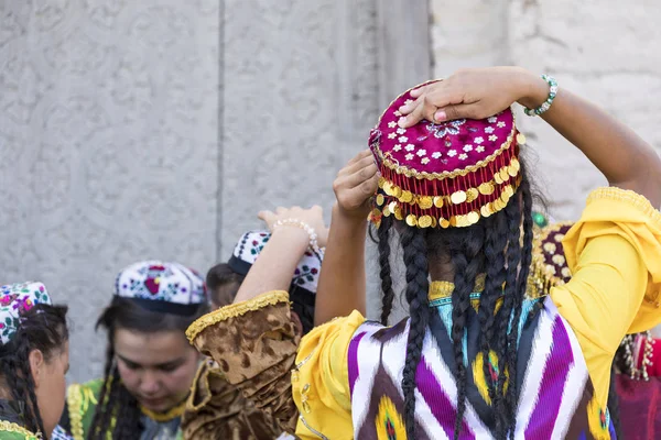 Khiva Uzbekistán Agosto 2018 Bailarines Folclóricos Realizan Danza Tradicional Festivales — Foto de Stock