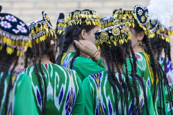 Παραδοσιακά Χορευτικά Συγκροτήματα Παραδοσιακών Χορών Πανηγύρια Εκτελεί Khiva Uzbeksitan — Φωτογραφία Αρχείου