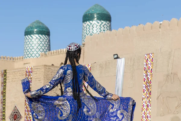 Folkmusik Dansarna Utför Traditionell Dans Lokala Festivaler Khiva Uzbeksitan — Stockfoto