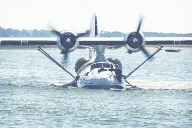 Gizycko, Polonya - 5 Ağustos 2018: Uçuş tekne konsolide Pby Catalina Gizycko Gölü Niegocin hava göstermek Mazury 2018 etkinlikte. Polonya.