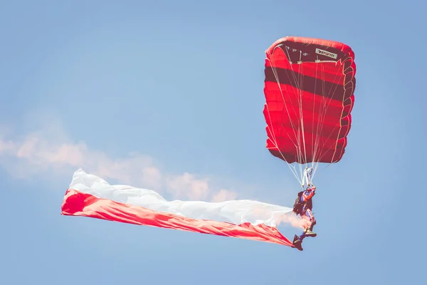 Gizycko Poland August 2018 Parachutist Polish Flag Air Show Mazury — Stock Photo, Image