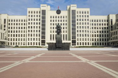 Minsk, Beyaz Rusya - 11 Eylül 2018: Anıt Lenin hükümet House, Rusya yakın. Bağımsızlık Meydanı, Minsk, Beyaz Rusya.