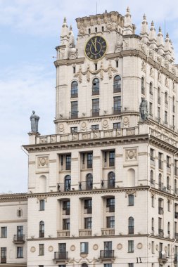 Minsk, Beyaz Rusya - 11 Eylül 2018: Minsk Gates ayrıntılı görünümünü. Sovyet miras. Ünlü dönüm noktası. İstasyon Meydanı. Minsk. Belarus.