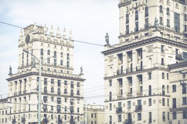 Minsk, Beyaz Rusya - 11 Eylül 2018: Minsk Gates ayrıntılı görünümünü. Sovyet miras. Ünlü dönüm noktası. İstasyon Meydanı. Minsk. Belarus.
