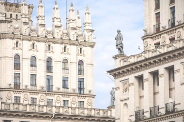 Minsk, Beyaz Rusya - 11 Eylül 2018: Minsk Gates ayrıntılı görünümünü. Sovyet miras. Ünlü dönüm noktası. İstasyon Meydanı. Minsk. Belarus.