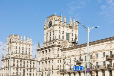 Minsk, Beyaz Rusya - 11 Eylül 2018: Minsk Gates ayrıntılı görünümünü. Sovyet miras. Ünlü dönüm noktası. İstasyon Meydanı. Minsk. Belarus.
