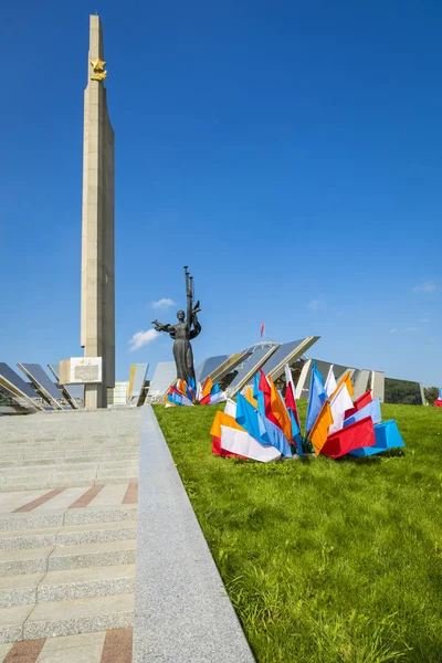 Minsk Belarus Settembre 2018 Monumento Vicino All Edificio Museo Bielorusso — Foto Stock