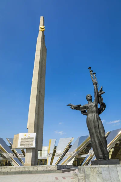 Minsk Wit Rusland September 2018 Monument Buurt Van Gebouw Witrussisch — Stockfoto