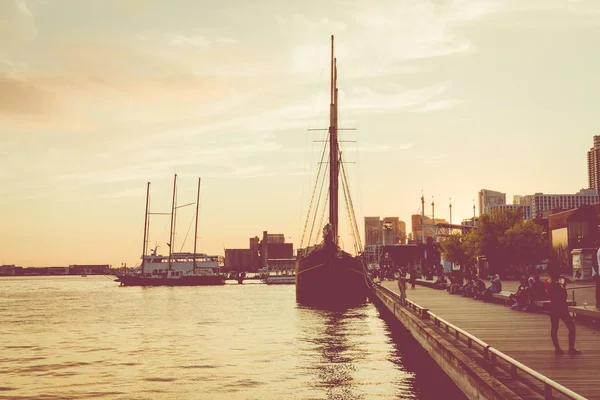 Toronto Canadá Septiembre 2018 Puesta Sol Lago Ontario Con Barco —  Fotos de Stock