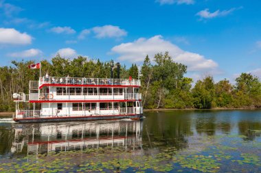 Toronto, Kanada - 19 Eylül 2018: Güzel Toronto Adaları ve turistik tekne. Popüler bir eğlence hedef adadır. Toronto, Ontario, Kanada.