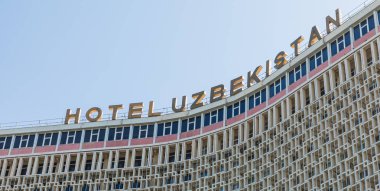 Taşkent, Özbekistan - 22 Ağustos 2018: Özbekistan otel binası, ilk beş yıldızlı otel şehrin. Başkenti ve en büyük şehri Özbekistan Taşkent olduğunu.
