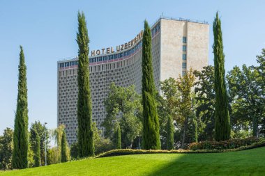 Taşkent, Özbekistan - 22 Ağustos 2018: Özbekistan otel binası, ilk beş yıldızlı otel şehrin. Başkenti ve en büyük şehri Özbekistan Taşkent olduğunu.