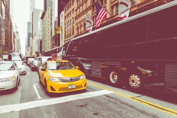 Nowy Jork Września 2018 Yellow Cab Prędkości Przez Times Square — Zdjęcie stockowe