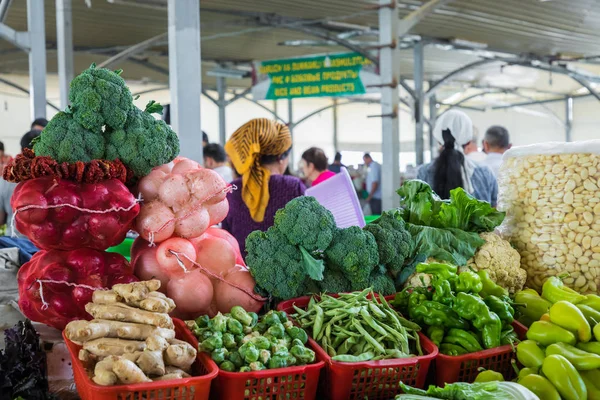 Tashkent Ouzbekistan Août 2018 Les Gens Chorsu Bazaar Tachkent Ouzbékistan — Photo