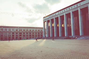 Minsk, Beyaz Rusya - 11 Eylül 2018: Rusya Minsk Ekim meydanında Sarayı.