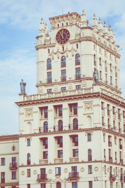 Minsk Gates ayrıntılı görünümünü. Sovyet miras. Ünlü dönüm noktası. İstasyon Meydanı. Minsk. Belarus.