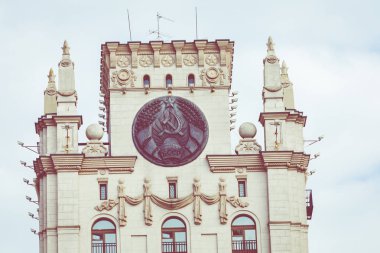 Minsk Gates ayrıntılı görünümünü. Sovyet miras. Ünlü dönüm noktası. İstasyon Meydanı. Minsk. Belarus.