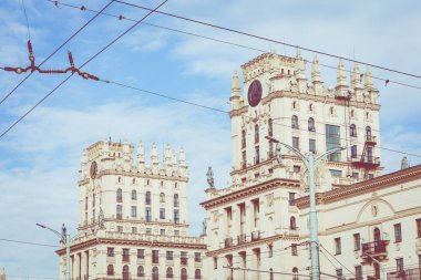 Minsk, Beyaz Rusya - 11 Eylül 2018: Minsk Gates ayrıntılı görünümünü. Sovyet miras. Ünlü dönüm noktası. İstasyon Meydanı. Minsk. Belarus.