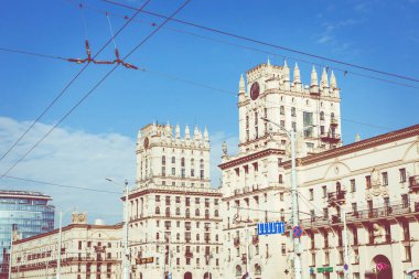 Minsk, Beyaz Rusya - 11 Eylül 2018: Minsk Gates ayrıntılı görünümünü. Sovyet miras. Ünlü dönüm noktası. İstasyon Meydanı. Minsk. Belarus.