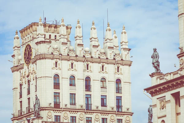 Minsk Gates ayrıntılı görünümünü. Sovyet miras. Ünlü dönüm noktası. İstasyon Meydanı. Minsk. Belarus.