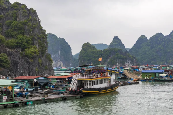 Pueblo Pesquero Flotante Barcos Pesca Cat Island Vietnam Sudeste Asiático — Foto de Stock