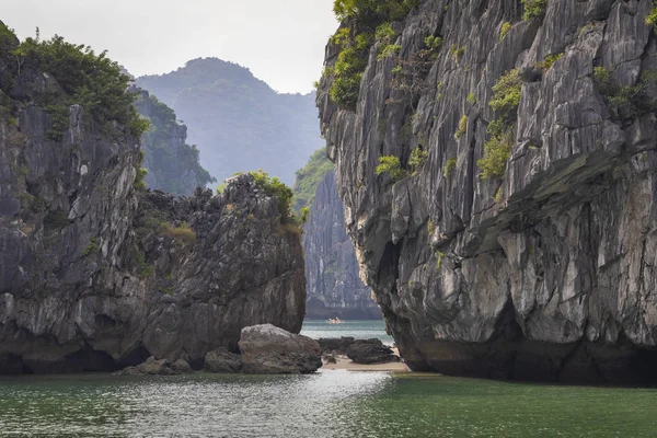 Halong Bay Vietnam Unesco World Heritage Site Traditionele Toeristische Boten — Stockfoto