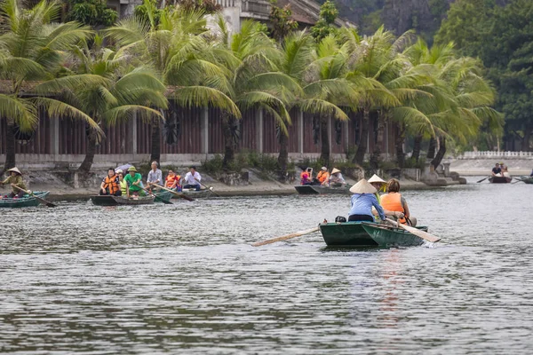 Tam Coc Vietnam November 2018 Rowing Boat Waiting Passengers Hoa — Stock Photo, Image