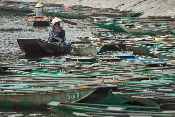 Tam Coc Vietnam November 2018 Ruderboot Wartet Auf Passagiere Hoa — Stockfoto