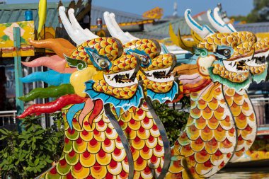 Nehrin Hue, Vietnam için geleneksel Dragon Tekne