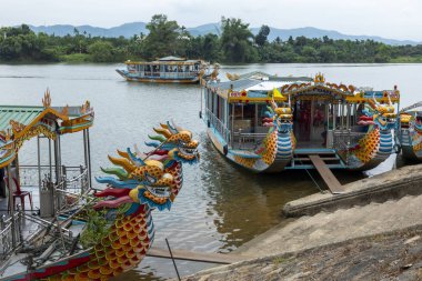 Nehrin Hue, Vietnam için geleneksel Dragon Tekne