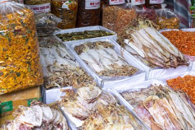 Deniz ürünleri Hue, Vietnam için yerel pazarda kurutulmuş.