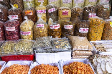 Deniz ürünleri Hue, Vietnam için yerel pazarda kurutulmuş.