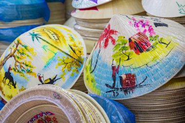 Hue, yerel pazar yapılan geleneksel bambu şapka. Souvernir Vietnam.