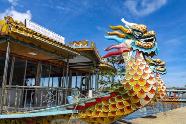Nehrin Hue, Vietnam için geleneksel Dragon Tekne