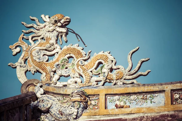 越南太阳城皇城的龙的详细景色 — 图库照片