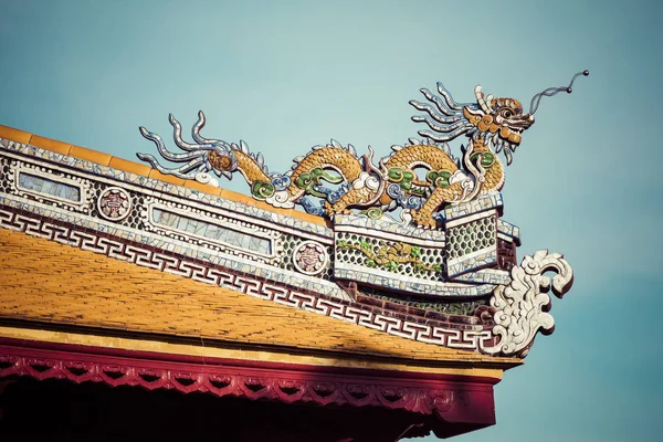 Детальный Вид Драконов Цитадели Императорского Города Пурпурным Запретным Городом Хюэ — стоковое фото