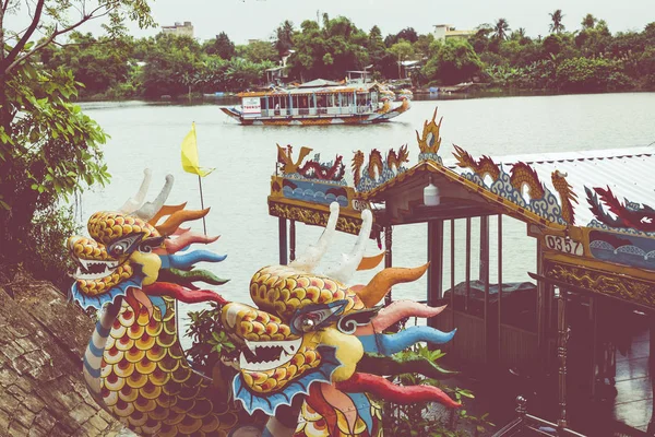 Традиционная Лодка Драгон Реке Перфуме Хюэ Вьетнам — стоковое фото