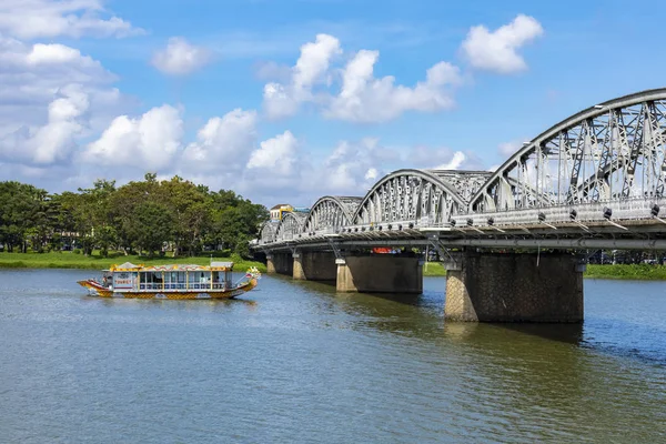 Tradizionale Dragon Boat Sul Fiume Profumo Hue Vietnam — Foto Stock