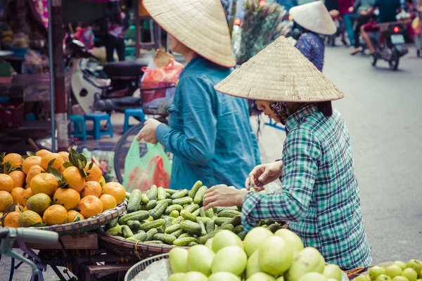 Fresh Vegetables Fruits Traditional Street Market Hanoi Vietnam — Stock Photo, Image