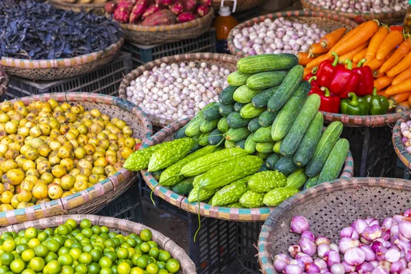 古い四半期 ベトナム ハノイ アジアの果物と野菜の市場 — ストック写真